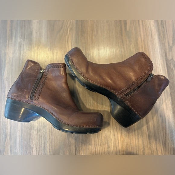 Womens Dansko Scout Brown Leather Ankle Zip Bootie Boots Size 40 Workwear Boho - Picture 1 of 16
